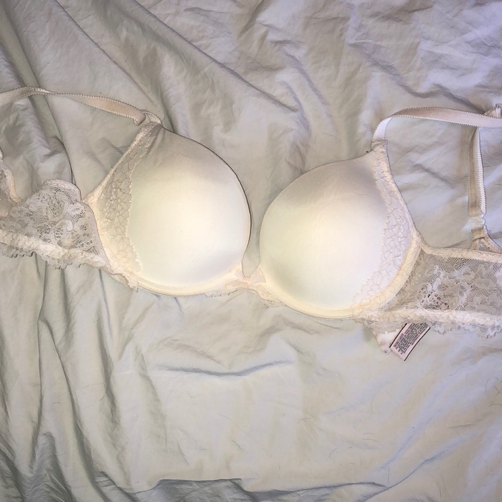 Like new White Victoria Secret Bra 34B
